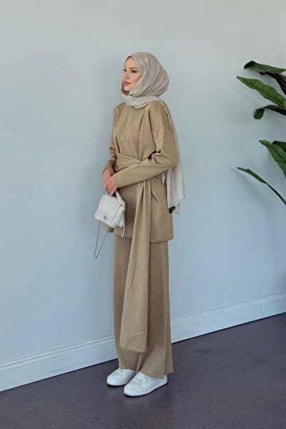 Şulemoda Giyim طقم ياكاموز بتفاصيل شال جانبي لامع باللون الجملي