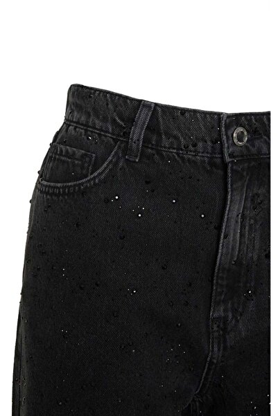 BSB Tania'nın yapay elmaslı balon kot pantolonu