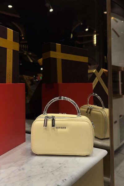 Levidor Yellow Metal Strap Detail Shoulder Bag
