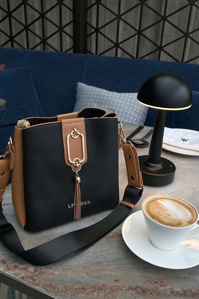 Levidor Siyah-Camel Püskül Detaylı Omuz Çantası