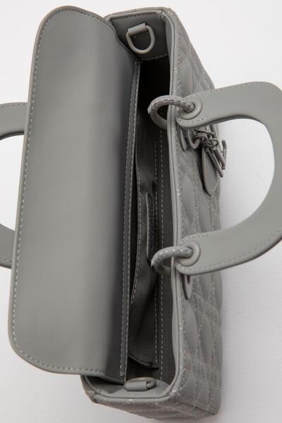 Levidor Сіра сумка через плече з логотипом та ланцюжком