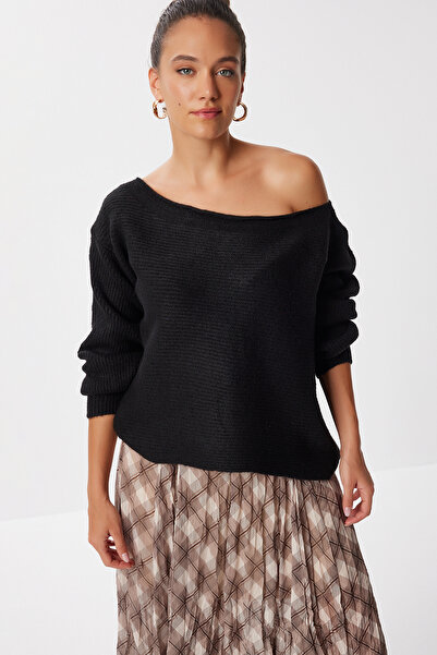 Lovelyİstanbul Oversize svetr z vlněné směsi s odhalenými rameny LİY0001 ČERNÝ