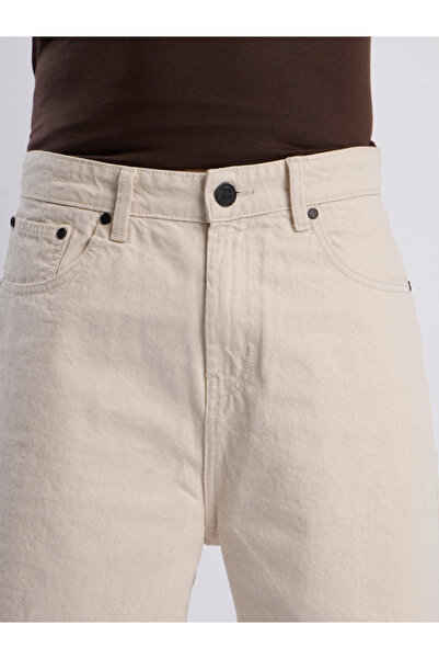 Bene Kleed By Styli Men Off White Relaxed Fit Denim Shorts