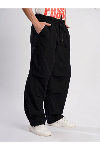 Bene Kleed By Styli Men Black Parachute Fit Cargo Trousers