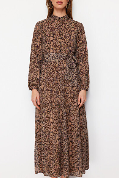 Trendyol Modest Φόρεμα υφασμένο από σιφόν με λεπτομέρεια με σχέδιο καμήλας TCTSS21EL3346