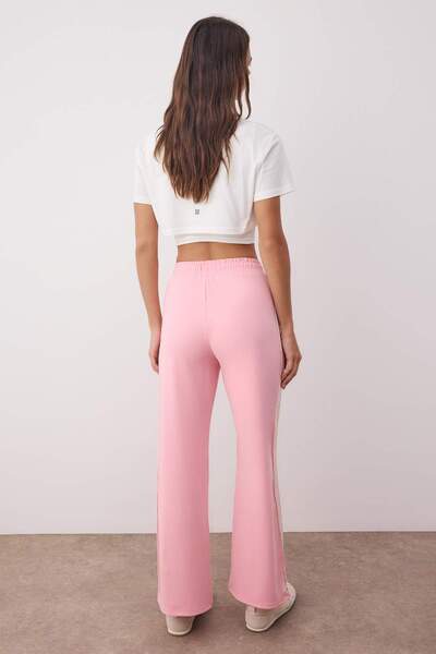 Trendyol Collection Ροζ ριγέ υφασμάτινο αθλητικό πλεκτό παντελόνι κατάδυσης/σκουμπάς THMSS25EA00006