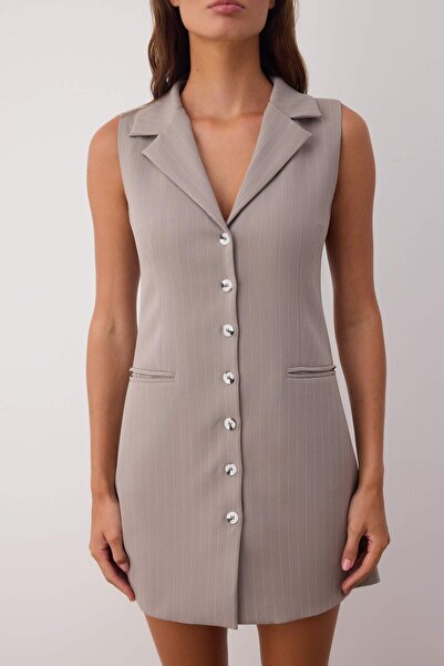 Trendyol Collection Grau gestreiftes kurzes / Mini-Jackenkleid aus Webstoff TWOAW26EL00120