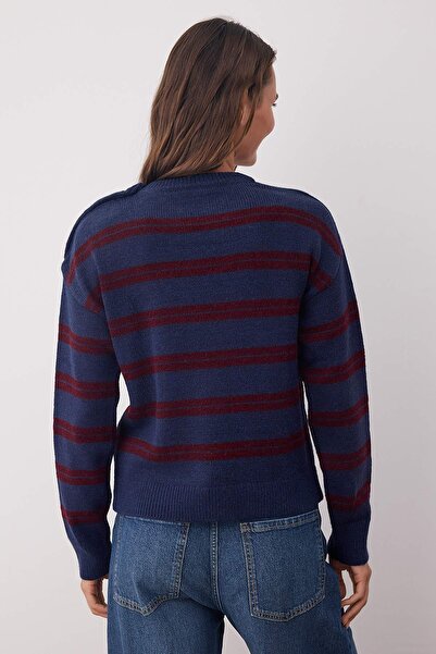 Trendyol Collection Pulover de tricotaj cu textura moale, albastru bleumarin, cu detaliu de nasturi de umar TWOAW26KZ00158