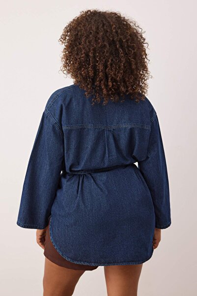 Trendyol Curve Tmavě modrá oversize/dámská džínová košile s volným střihem a zavazováním TBBAW26AX00003