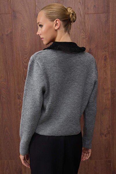 Trendyol Collection Special Collection Gray Color Block Polo Neck Special Yarn Collar Detailed Knitwear Cardigan Twoaw26Hi00056