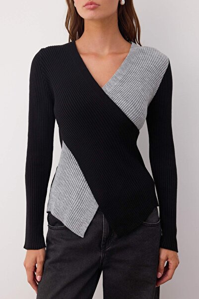 Trendyol Collection Schwarzer, zweireihiger, schmaler Strickpullover TWOAW26KZ00178