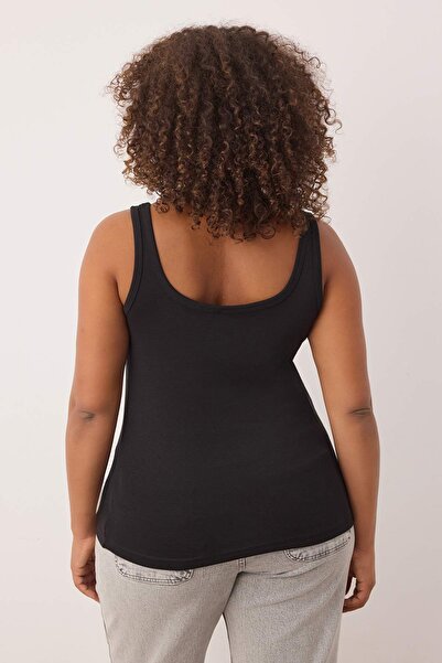 Trendyol Curve قميص داخلي أسود برقبة على شكل حرف U من القماش الناعم 100% قطن محبوك مقاس كبير TBBSS25CV00017