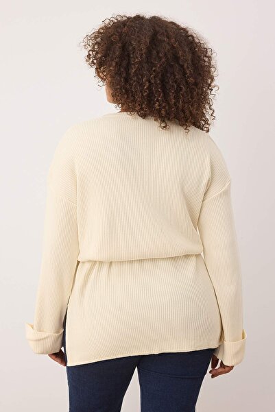 Trendyol Curve Ecru Dlouhý úpletový svetr s páskem v pase TBBAW26AN00038