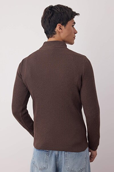 Trendyol Collection Πλεκτό πουλόβερ με μισό ζιβάγκο καφέ με ραβδώσεις - Βαμβακερό, TMNAW21KZ0568