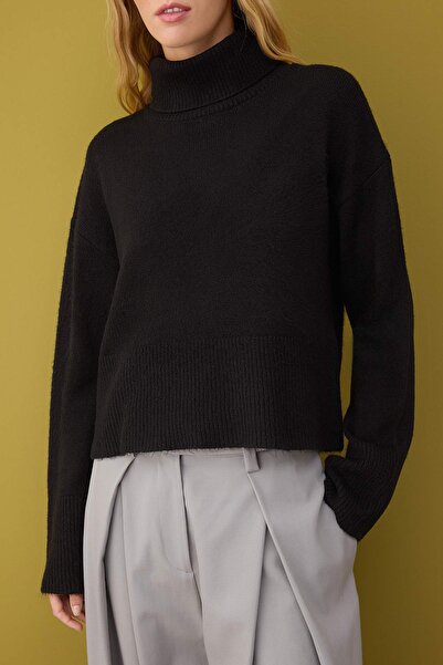 Trendyol Collection Black Wool Basic Soft Textured Wide Fit Knitwear Sweater Twoaw26Kz00211