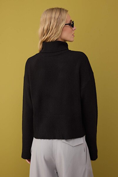 Trendyol Collection Black Wool Basic Soft Textured Wide Fit Knitwear Sweater Twoaw26Kz00211