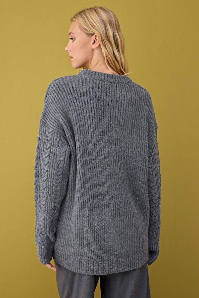 Trendyol Collection Anthrazitfarbener, weich strukturierter, weit geschnittener Strickpullover TWOAW26KZ00135