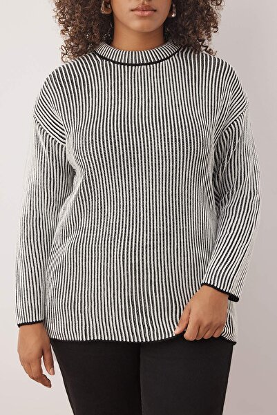 Trendyol Curve Black Corded Crew Neck Knitwear Sweater Tbbaw26An00035