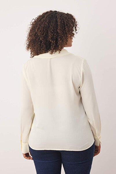 Trendyol Curve Ecru Shirt Collar Pocket Detail Woven Plus Size Shirt Tbbaw26Ax00006