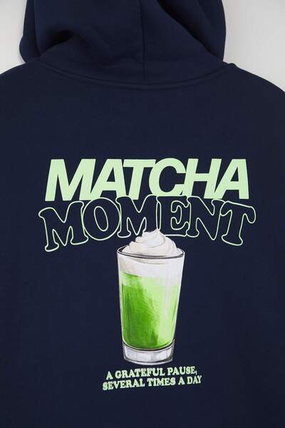 Trendyol Collection Teen Navy Blue Overize Mold Matcha Back Printed Thick Fleece Inside Knitted Sweatshirt Twoaw26Sw00016