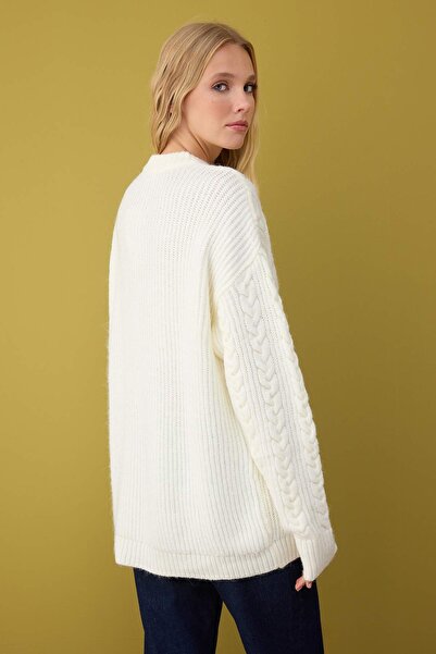 Trendyol Collection Bone Soft Texture Wide Mold Knitwear Sweater Twoaw26Kz00135