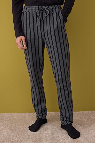 Trendyol Collection Schwarz - Anthrazitfarbenes, gestricktes Pyjama-Set mit normaler Passform und Struktur TMNAW26PT00006