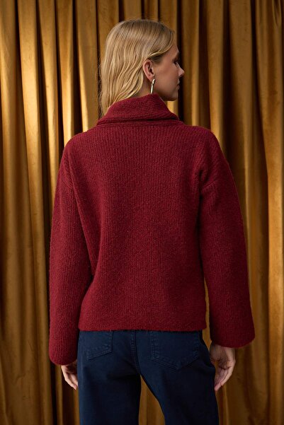 Trendyol Collection Colecție specială din lână burgundă, cu țesătură pentru barbă, cu detaliu de șal, pulover din tricot TWOAW26KZ00008