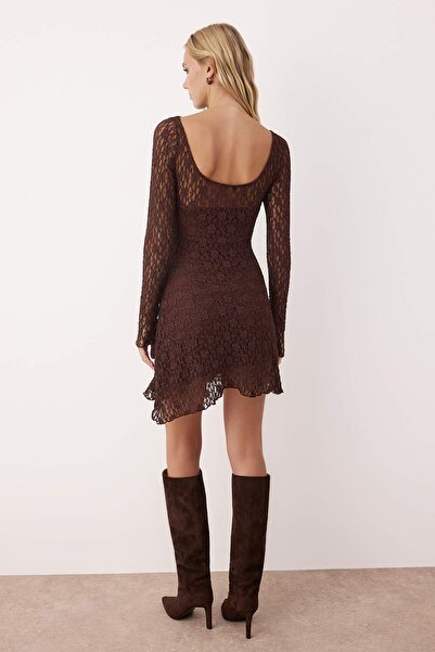 Trendyol Collection Καφέ Μίνι/Κοντό πλεκτό φόρεμα με ασύμμετρη λεπτομέρεια στην πλάτη, ελαστικό πλεκτό φόρεμα TWOSS25EL00903