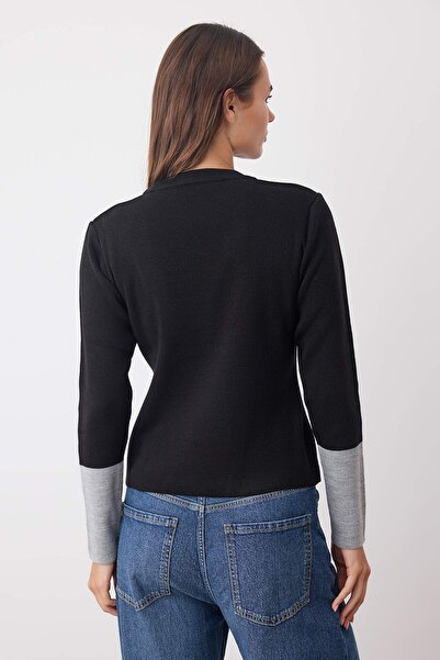 Trendyol Collection Black Sleeves Color Block Knitwear Sweater Twoaw26Kz00197