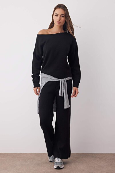 Trendyol Collection Fekete csónaknyakú pulóver-nadrág kötöttáru alsó - felső szett TWOAW26AU00043