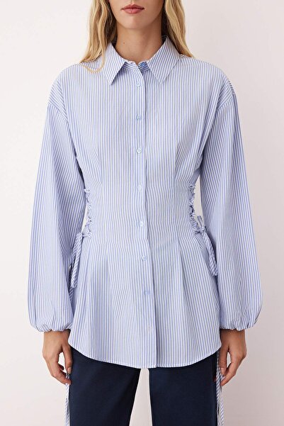 Trendyol Modest Modrá pruhovaná tkaná košile s detailním páskem v pase TCTSS25TG00003