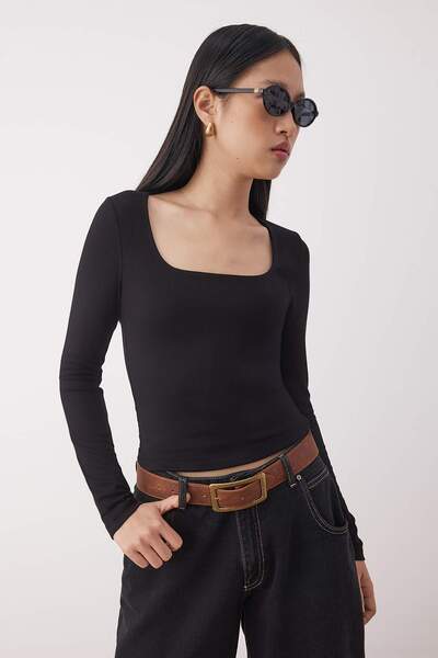 Trendyol Collection Μαύρο τετράγωνο γιακά Slim/Fitted πλεκτή μπλούζα TWOAW26B...