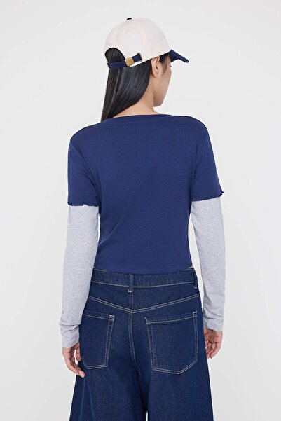 Trendyol Collection Marineblaue, detaillierte, taillierte/figurbetonte Strickbluse mit Rundhalsausschnitt für Teenager TWOAW26BZ00188