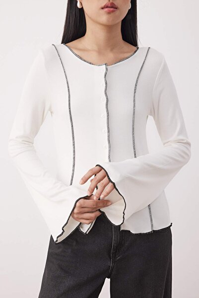 Trendyol Collection Ecru Soft Touch/Soft Button Body Fitting Stretch Button Spanish Sleeve Blouse Twoaw26Bz00041