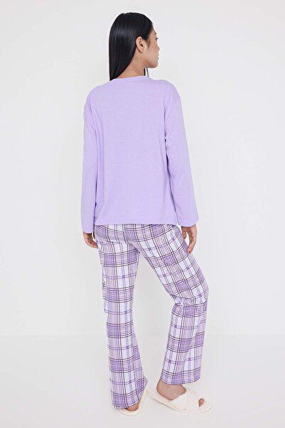 Trendyol Collection Tini lila kockás macska és szlogen nyomott kötött pizsama szett THMAW26PT00047