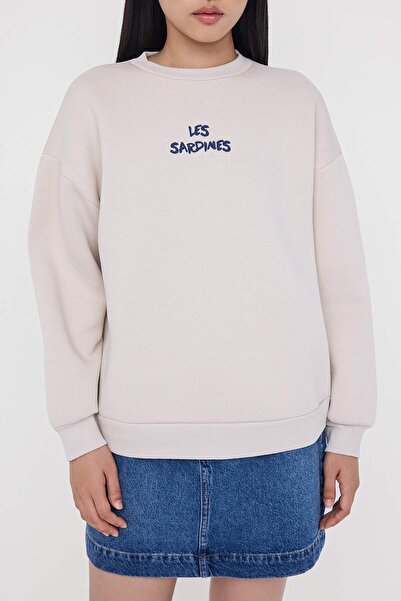 Trendyol Collection Stone Back Printed Oversize/Wide Fit Thick Fleece Inside Knitted Sweatshirt Twoaw26Sw00118