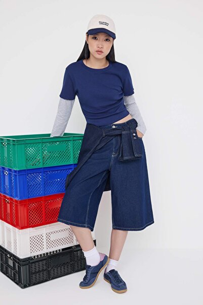 Trendyol Collection Marineblaue, detaillierte, taillierte/figurbetonte Strickbluse mit Rundhalsausschnitt für Teenager TWOAW26BZ00188