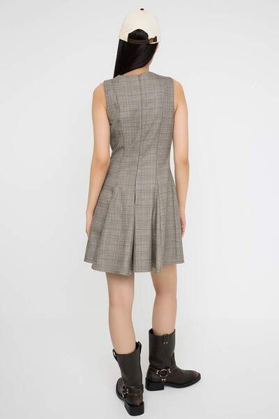 Trendyol Collection Teen Gray Plaid / Checkered Godeli Short / Mini Woven Dress Twoaw26El00119