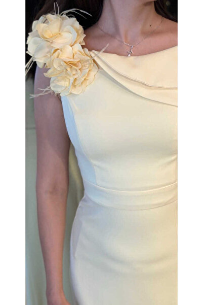 Abiyeniall Sarı Çiçek Detaylı Yırtmaçlı Düz Kesim Krep Uzun Abiye Elbise 11027