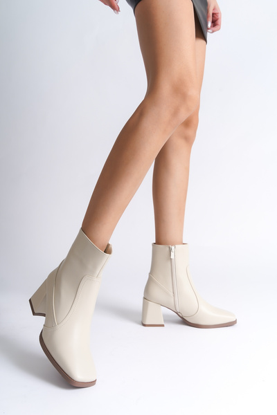 Capone Outfitters Blunt Toe Side Zipper Women's Boots