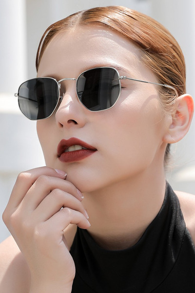 Chunky Frame Gümüş Metal Çerçeveli Beşgen Unisex Güneş Gözlüğü
