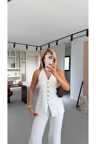 Sezgi Tekin Бяла жилетка с костни копчета на гърба