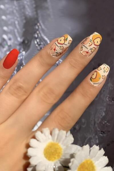 Flash Tattoos® Çilek Tırnak Dövmesi