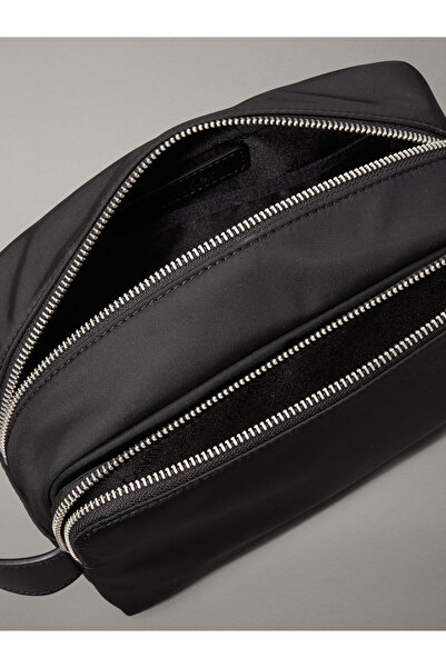 Calvin Klein Men Black Business Tech 2G Washbag