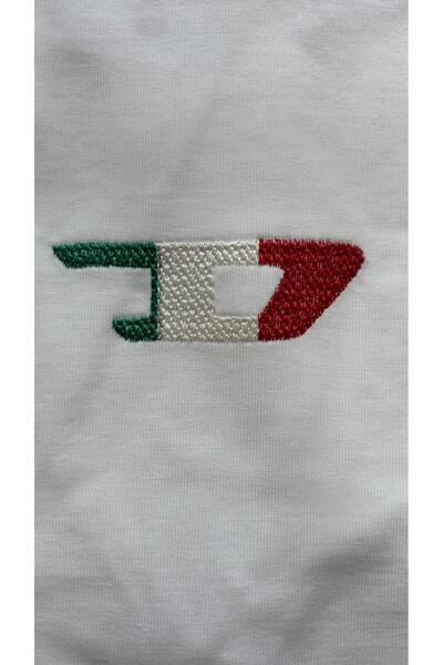 JESSE STORY Μπλουζάκι Unisex με προσαρμοσμένο σχέδιο κεντήματος από άνδρα σε γυναίκα