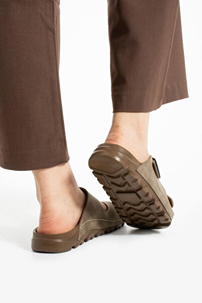 Moda Devrin Papuci de casă unisex cu cataramă dublă, maro deschis, moale și ușoare