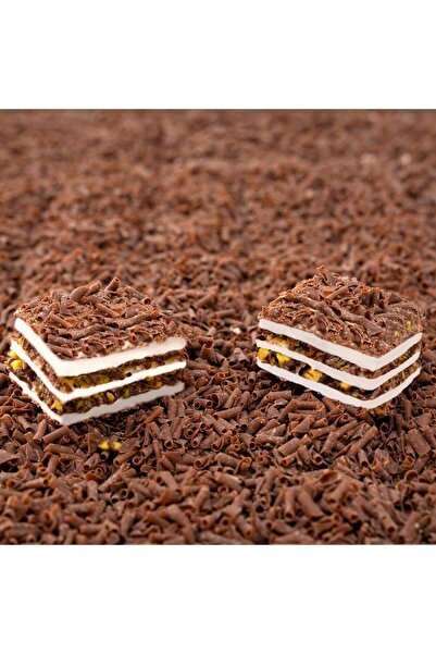 Lokum Atölyesi سلطان البقلاوة - البهجة التركية على شكل الشوكولاتة والفستق 500 جرام