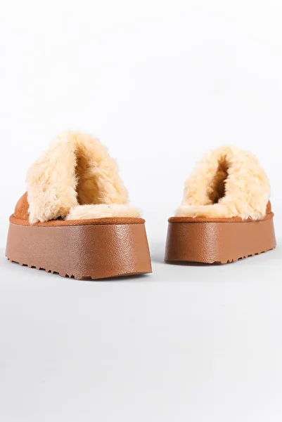 Capone Outfitters Γυναικείες παντόφλες - Γούνινες και κλειστές μύτες