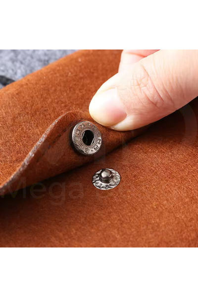 Mega Design Şık küçük keçe çanta çıtçıtlı düğmeli