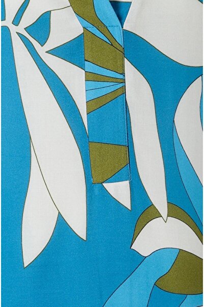 Şans Γυναικεία μπλούζα Saks Plus Size Μπλε-Πράσινο-Λευκό, με λαιμόκοψη σε σχήμα V, υφασμένη με λουλουδάτο σχέδιο από βισκόζη 65N39107